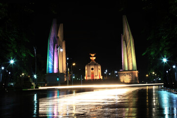 Fototapeta premium Democracy Monument at night, Bangkok Thailand Democracy Mounment