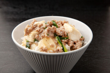 豆腐とひき肉のそぼろあんかけ丼