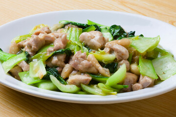 鳥肉とチンゲン菜の炒め物