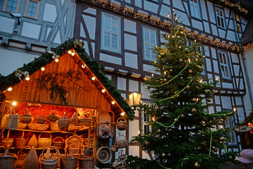 Fototapeta na wymiar Weihnachtsmarkt in der Burg in Michelstadt