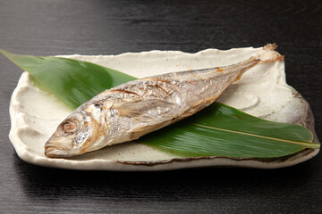 アジの塩焼き