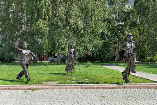 Barnaul, Russia. Sculpture "Attention, Filming!" depicting episode of film "The Circus" (1928) starring Charlie Chaplin.
