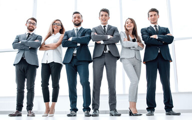 Obraz premium bottom view. successful business team standing in a spacious office