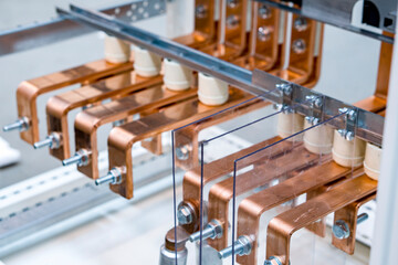 Embarrado de cobre. Barras de cobre para montaje eléctrico. Pletina de cobre mecanizada para distribución eléctrica. Cooper bar to electrical use.