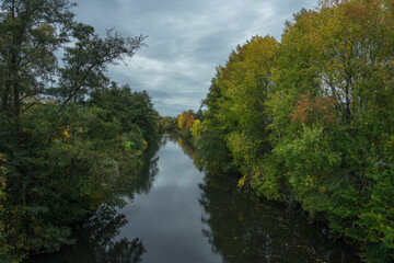 Fototapeta na wymiar Fall season on the river Ilmenau near Lueneburg.