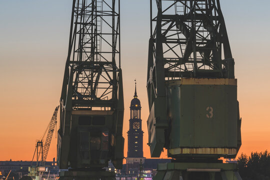 Germany, Hamburg, Argentina Bridge with St. Michaelis church tower at sunrise