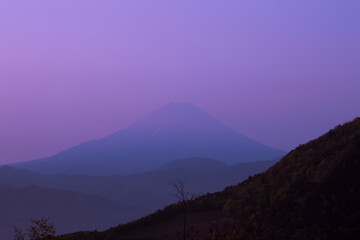 櫛形山からの朝もやの富士山