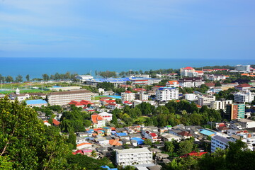 Obraz premium Natural views with the sea and mountains of Songkhla seen from the top of the mountain.