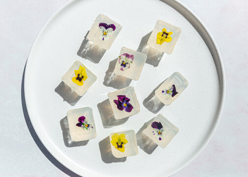 Japanese fruit jellies with edible flowers