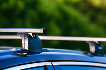 Lockable roof rack on station wagon or estate car - Powered by Adobe