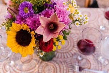 Fototapeta na wymiar flower bouquet on a table
