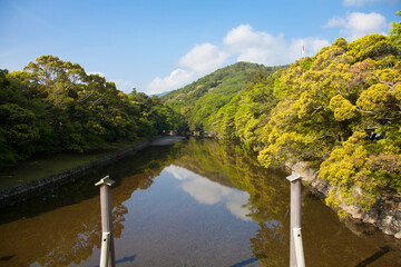 宇治橋から見た神路山と内宮