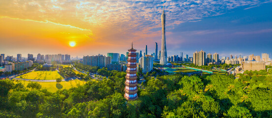 Obraz premium Guangzhou Tower and Chigang Tower, Guangzhou City, China 