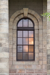 Fototapeta na wymiar 旧明治天皇記念館の窓