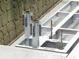 護岸工事の鉄骨