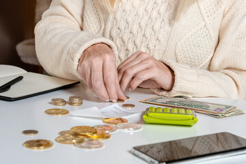 closeup businesswoman counting coins on the table