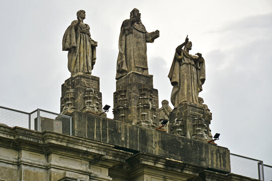 University Of Santo Tomas Main Building Facade Church Leaders Statue