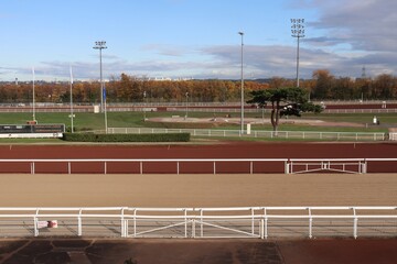 Obraz premium Hippodrome Luon La Soie, vue sur les pistes de course de l'hippodrome, ville de Vaulx en Velin, département du Rhône, France