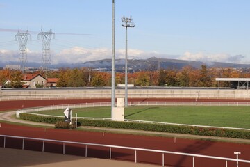 Hippodrome Luon La Soie, vue sur les pistes de course de l'hippodrome, ville de Vaulx en Velin,...