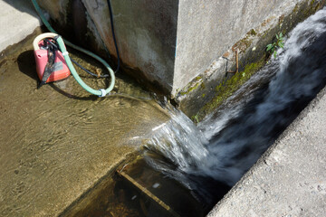 用水路の水流