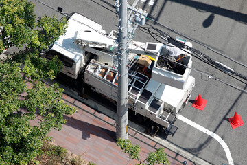 街角の電話線工事