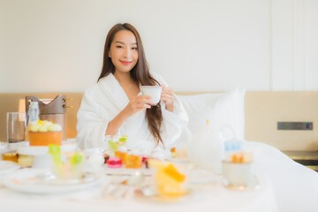 Obraz na płótnie Canvas Portrait beautiful young asian woman enjoy with breakfast on bed