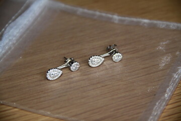 Paire de boucles d'oreilles gouttes zirconium