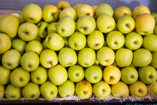 Picture of fresh apples on counter in food market, no people