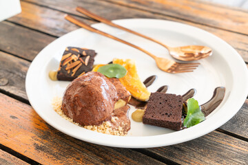 chocolate ice-cream with chocolate brownie and caramel banana