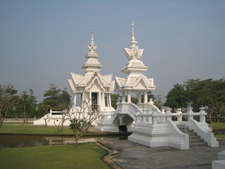 Fototapeta na wymiar Exploring Koh Tao and the Wat Rong Khun (White Temple) in Chiang Rai in Thailand