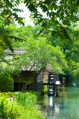 水車と雪解け水