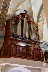 pianist playing the church organ