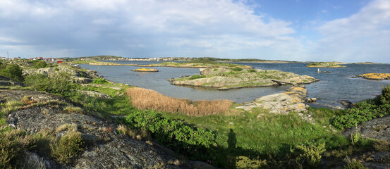 Obraz premium Picturesque rocky Swedish sea coast