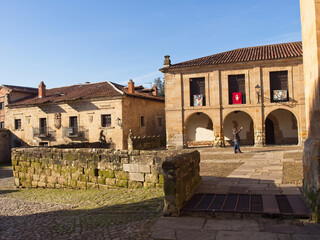 Fototapeta premium People taking a selfie at the entrance to the Collegiate Church of Santillana del Mar