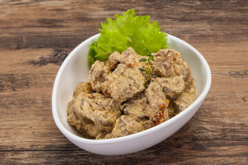 Chicken liver with cream and dry tomatoes