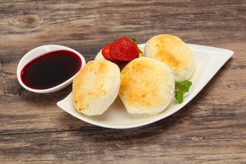 Curd pancakes with jam and stravberry