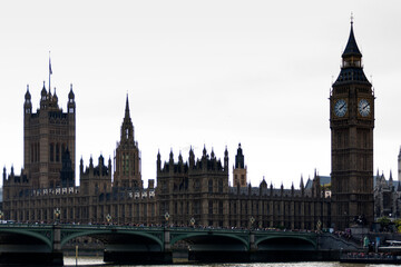 Fototapeta na wymiar Palacio de Westminster in Torre del Big Ben en el Rio Tamesis, en la ciudad de Londres, pais de Inglaterra, Reino Unido, Gran Bretaña