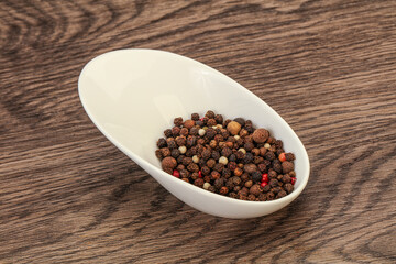 Peppercorn heap in the bowl