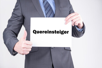 Geschäftsmann mit einer Tafel Quereinsteiger