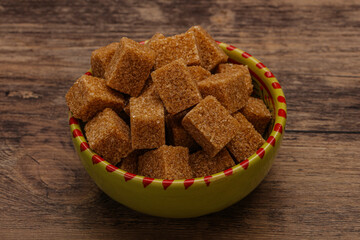 Cane sugar cubs in the bowl