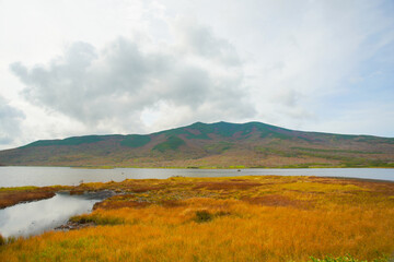 北海道、「知床国立公園」の羅臼湖トレイルからの風景