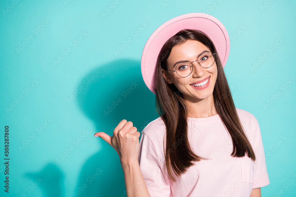 Poster close-up portrait of her she nice attractive cheerful brown-haired girl demonstrating copy space cho