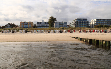 Naklejka premium Seebad Bansin; Teilansicht mit Strand