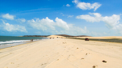 Mar, praia e Lagoa em Jericoacoara - Cear&aacute; - Brasil