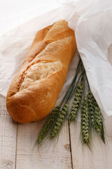 小麦の穂とフランスパン