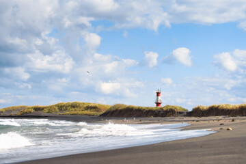 Fototapeta na wymiar 北海道茅部郡森町砂原～砂浜に立つ現役の灯台、砂崎灯台