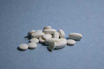 White medical pills and tablets. Pharmaceutical medicine pills.