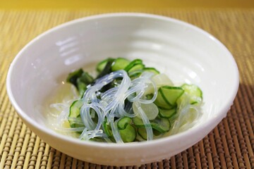 ワカメと春雨とキュウリの酢の物