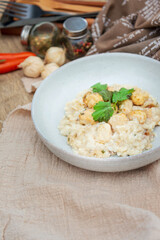 Risotto with fresh cream, salted chicken, rehydrated chips and mushrooms