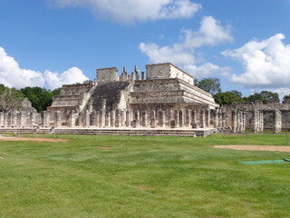 Fototapeta na wymiar The Mayan temple ruins of Chichen Itza and Tulum on the Yucatan Peninsula, Mexico